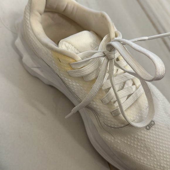 Alo Yoga Trainers - Picture 5 of 6